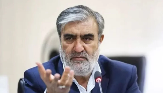 Əzizi: Tehranın şərtləri icra olunana qədər Hörmüz boğazı açılmayacaq