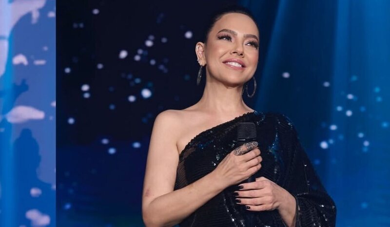 Ebru Gündeş konsertdə etiraf etdi: "10 yaş cavanlaşmışam?"