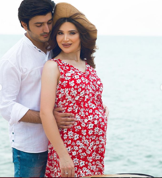 Tanınmış azərbaycanlı aktrisa hamiləlik fotolarını paylaşdı