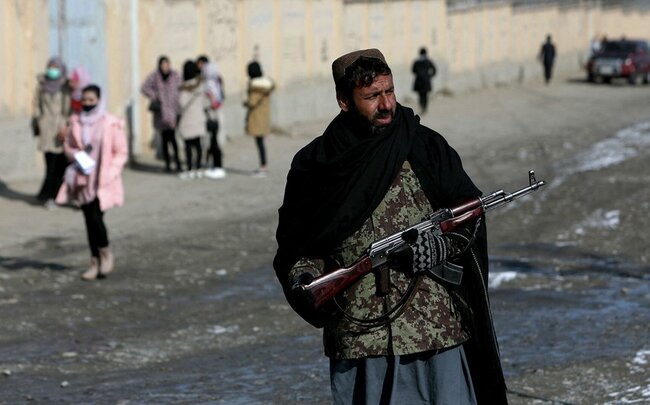 "Taliban"dan yeni QADAĞA: Avtomobillərdə musiqi və hicabsız qadın olmasın!