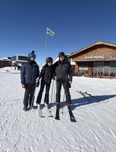 Prezident nəvələri ilə Şahdağda xizək sürdü - FOTOLAR