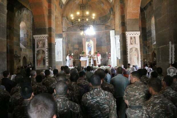 Erməni keşişlərin dəhşətli ayini: əsgərlərdən biri azyaşlı qızın… – ŞOK