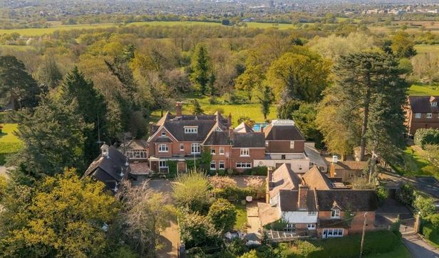 Məşhur kinorejissor Stenli Kubrikin evi fantastik qiymətə satışa çıxarıldı