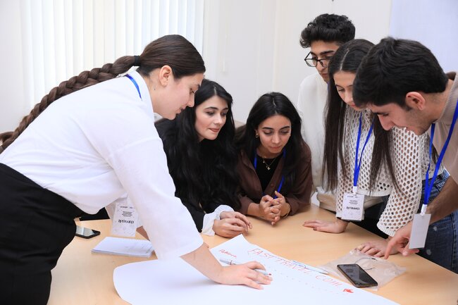 "Təhsilin inkişafı istiqamətində innovativ tədqiqat təşəbbüsləri" layihəsi çərçivəsində regionlarda keçirilən təlimlər başa çatıb