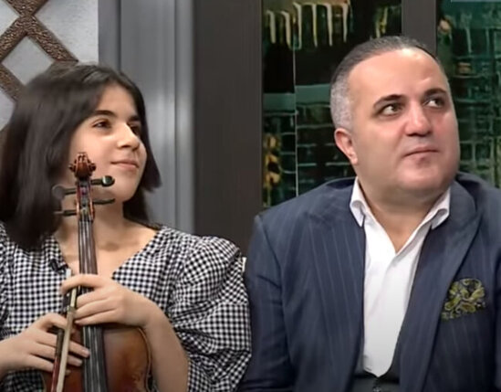 Qızını efirdə görən azərbaycanlı müğənni: "Sən burada nə gəzirsən?" - VİDEO