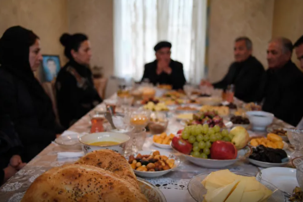 Ehsanın savabı mərhuma çatırmı? - Bu hallarda günaha batırıq