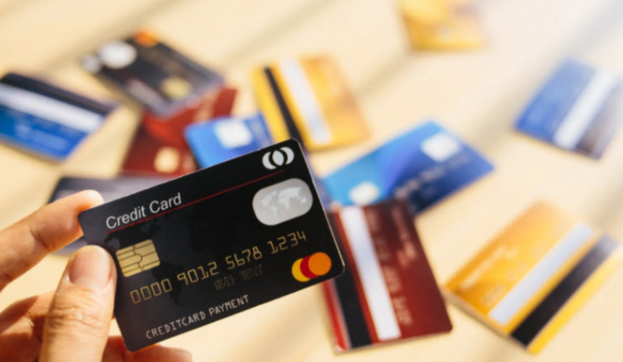 Kredit kartları ilə bağlı yeni qaydalar: Banklar niyə sərtləşməyə gedir?