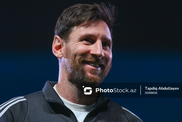 Futbol tarixinin ən yaxşı oyunçusu seçildi, Ronaldu üçlüyə düşə bilmədi