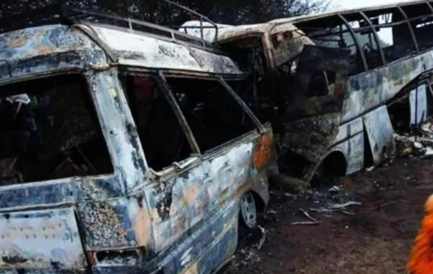 Tanzaniyada dəhşətli qəza: İki avtobus alovlandı, onlarla ölü var