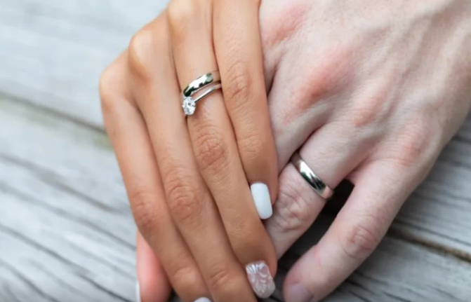 Nişan üzüyü niyə sol ələ taxılır? – Bunu bilirdinizmi?