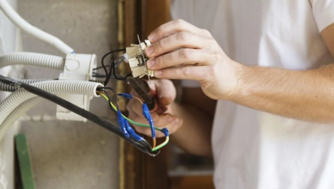 Beyləqanda 43 yaşlı kişini elektrik cərəyanı vurub