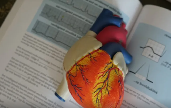 "Səssiz" infarktın əlamətləri: Hər kəsin bilməsi vacibdir