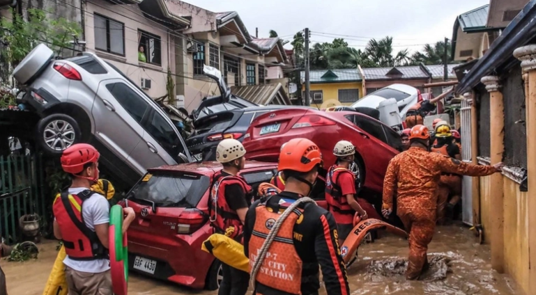 KİV: Filippində supertayfun səbəbindən iki nəfər həlak olub
