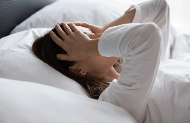 Gündə yeddi saatdan az yatanların NƏZƏRİNƏ