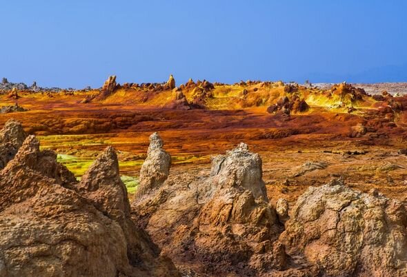 Planetimizin "Cəhənnəm qapılarından" biri: Yandırıcı turşu, qaynayan kükürd və qızğın buxarlı bulaq - FOTO