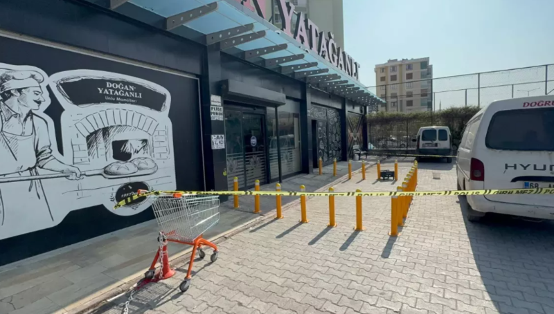 Əl uzadıb salamlaşdı, sonra da ayaqlarından güllələdi