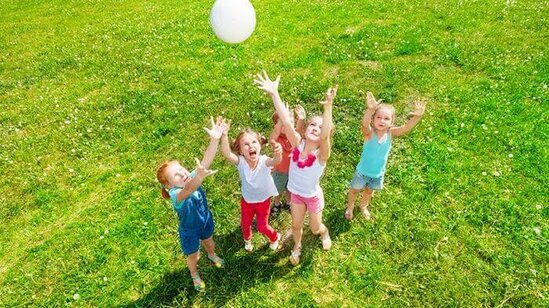 "Quşlar uçar, balıqlar üzər, uşaqlar oynayar" - Psixoloq