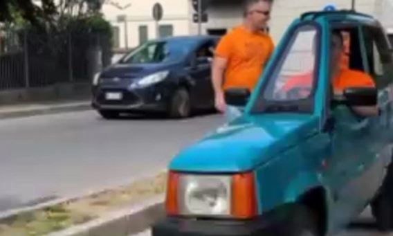 İtaliyada dünyanın ən ensiz avtomobili görüntüləndi