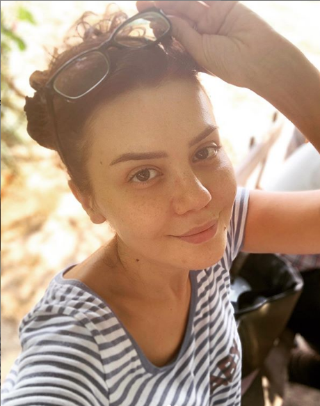 Rəqqasə Oksana makiyajsız belə görünür - FOTO