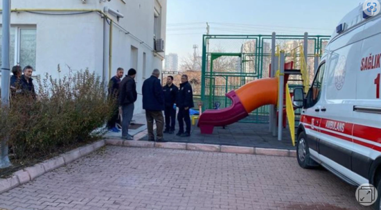 Oğlunun evinə qonaq gedən qadın binadan düşərək öldü