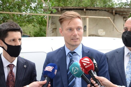 Alman mütəxəssis paytaxtda yeni liftlərin quraşdırılması ilə tanış olub