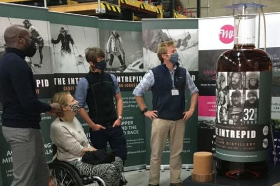 Dünyanın ən böyük viski şüşəsi satıldı