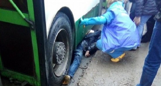 В Баку пешеход попал под колеса автобуса