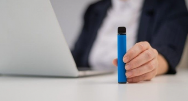 Siqaret alternativləri hansı xəstəliklərə səbəb olur? - Stomatoloqdan xəbərdarlıq