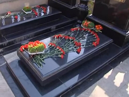 Qəbir üstünə səməni, paxlava aparmaq İslamda bəyənilir? - AÇIQLAMA