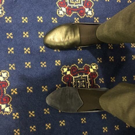 ABŞ-da senator Trampa qarşı impiçment dinləmələrinə taykeş ayaqqabılarda gəldi