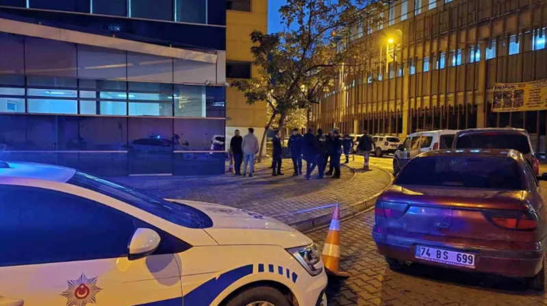 Xəstəxananın qarşısında intihar edən keçmiş polis həyatını itirdi