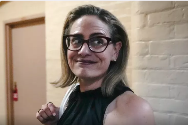 Məşhur siyasətçi: "Artıq evli kişi ilə gəzmirəm"