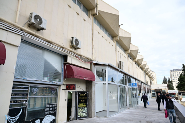 "Moskva" univermağının binasında qanunsuz təmir işləri aparılıb