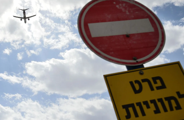 İsrail hava məkanını uçuşa qismən açdı