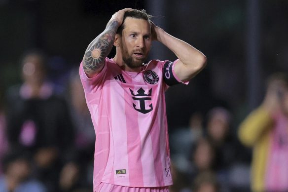 Messi fanatların düşmənçiliyindən şikayətlənib