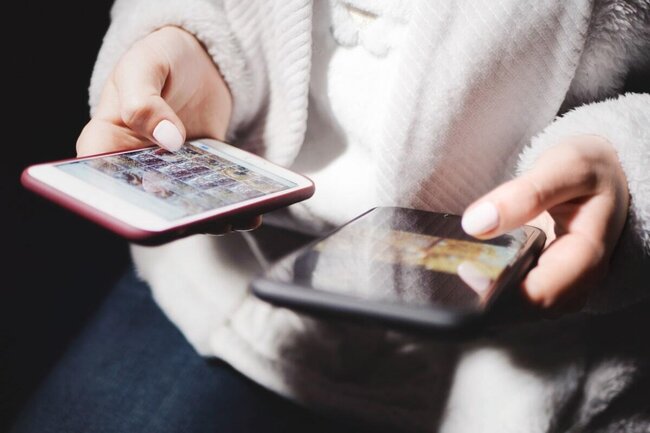 Eyni vaxtda iki telefon işlətmək zərərlidir - yeni araşdırma
