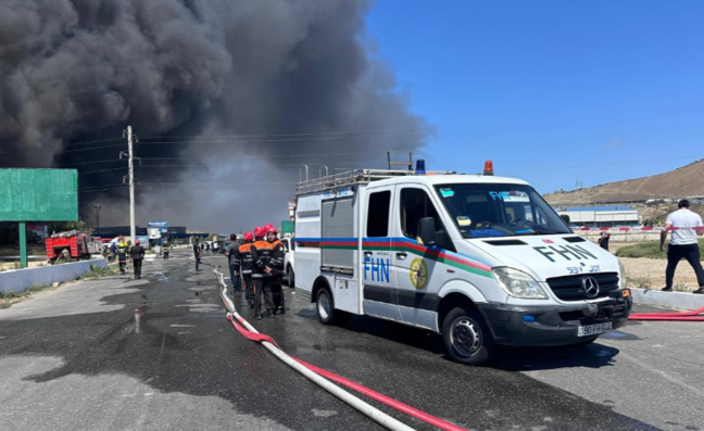 "Sədərək"dəki yanğınla əlaqədar əraziyə təcili yardım əməkdaşları cəlb edilib, nazir müavini HADİSƏ YERİNDƏDİR - FOTO
