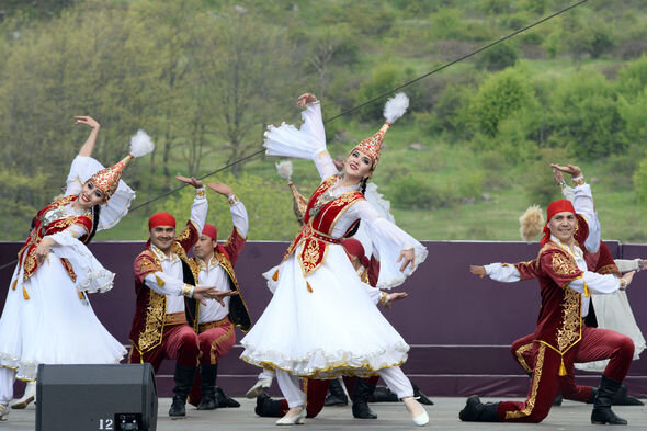 Cıdır düzündə "Xarıbülbül" festivalının açılış konserti olub - FOTO