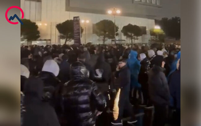 Yağışa baxmayaraq, stadionda anşlaq yaşanır - Video