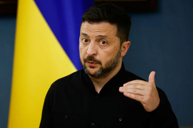 Zelenski: Makron "Patriot" sistemləri üçün raketlərin alınmasında Ukraynaya kömək etməyə hazırdır
