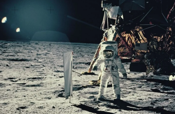 NASA Aya astronavt göndərilməsini bir il təxirə saldı