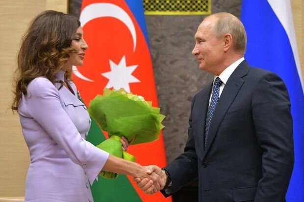 Vladimir Putin Mehriban Əliyevanı təbrik edib