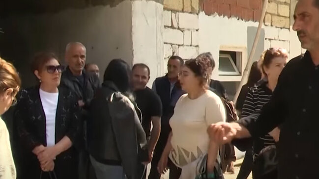 8 ildir evlərinə həsrət qalıblar: "Eurostroy S.S" mənzilləri təhvil vermir (VİDEO)