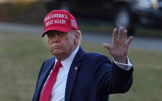 Tramp Senata yay tətilinə getməməyi təklif edib