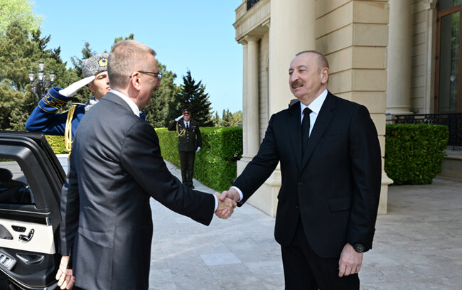 Prezident həmkarını qarşıladı - Fotolar