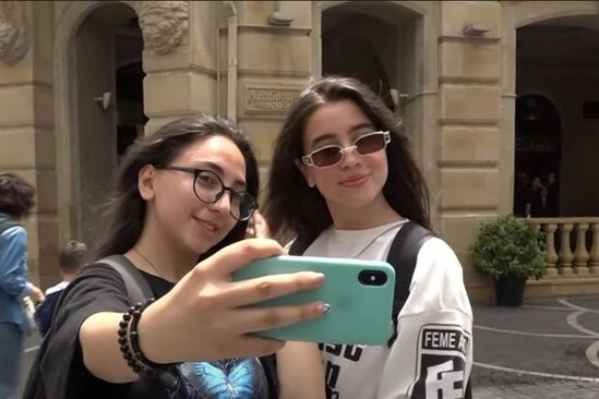 "Like" və məşhurluq üçün hər oyundan çıxan gənclik - VİDEO