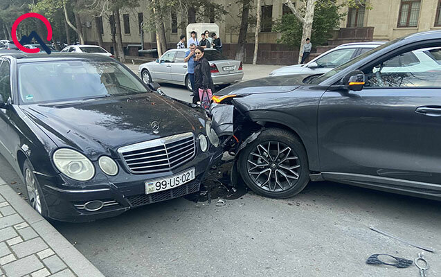 AMEA-nın həyətində zəncirvari qəza - Fotolar