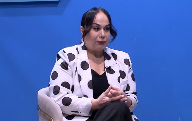 "Müayinəsiz həkimlər 3 dəfə yanağımı kəsib tikdilər"