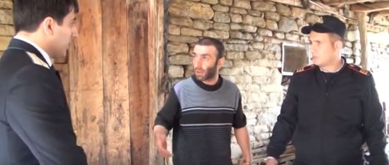 Arvadını vəhşicəsinə qətlə yetirən şəxs məhkəmə qarşısında: "Dedim ki, özünü yığışdır, səni boğub öldürərəm"