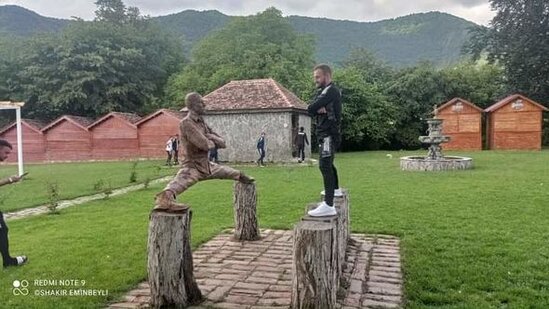 Kubok öncəsi MARAQLI anlar: "Qarabağ"ın oyunçusundan piano ifası - FOTO/VİDEO